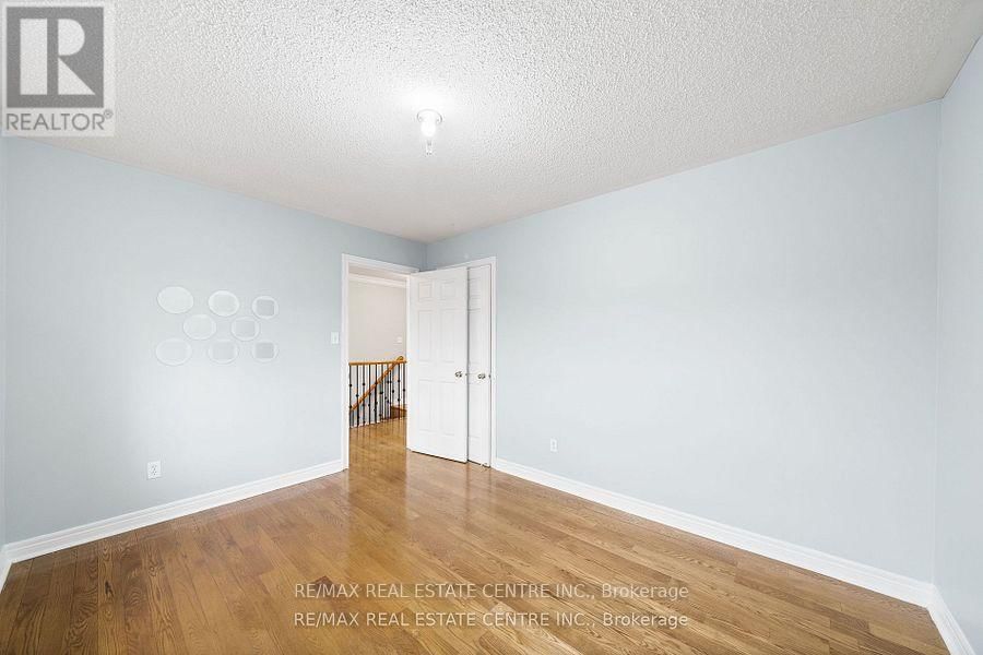 49 HOLLOWGROVE BOULEVARD Image 27