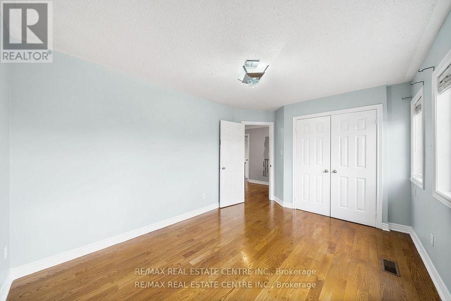 49 HOLLOWGROVE BOULEVARD Image 29