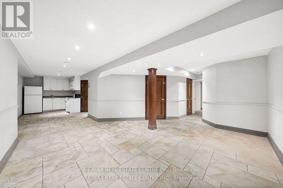 49 HOLLOWGROVE BOULEVARD Image 32