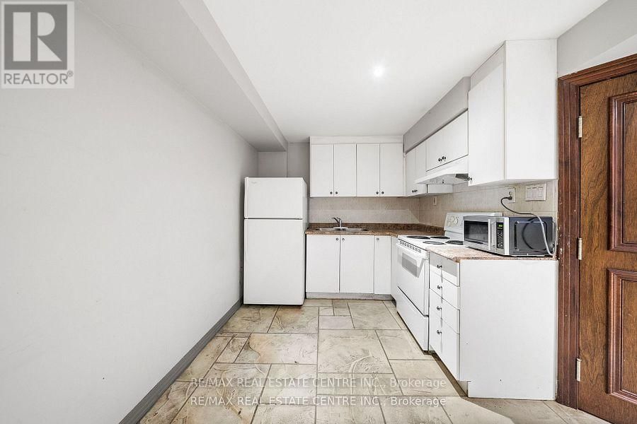 49 HOLLOWGROVE BOULEVARD Image 33