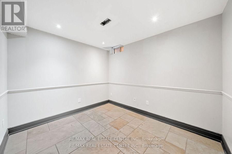 49 HOLLOWGROVE BOULEVARD Image 36