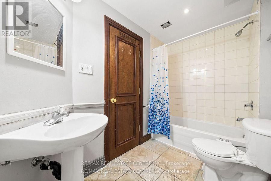 49 HOLLOWGROVE BOULEVARD Image 37
