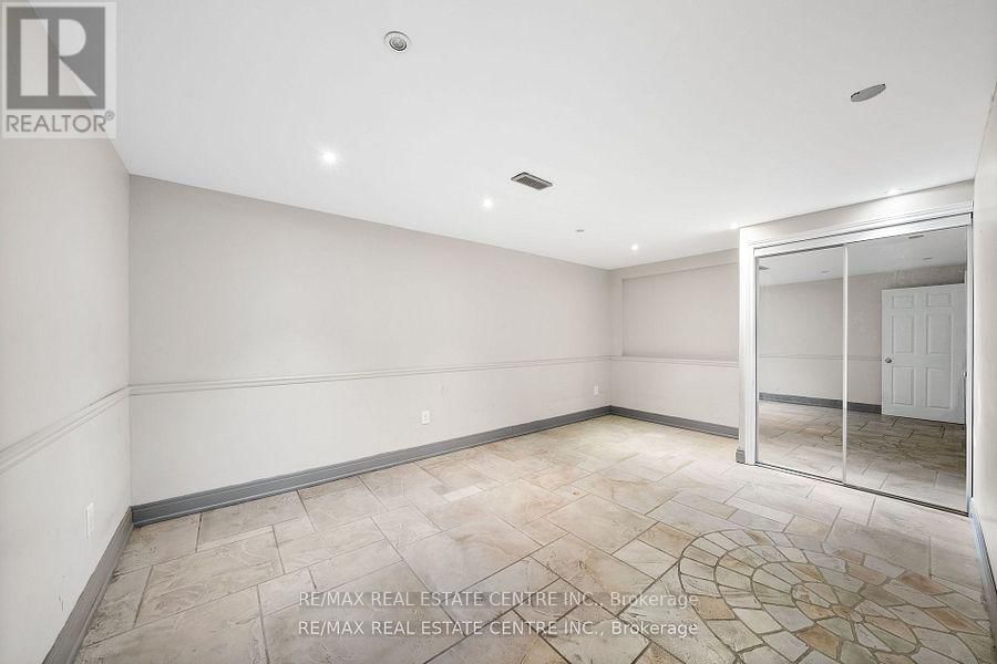 49 HOLLOWGROVE BOULEVARD Image 38