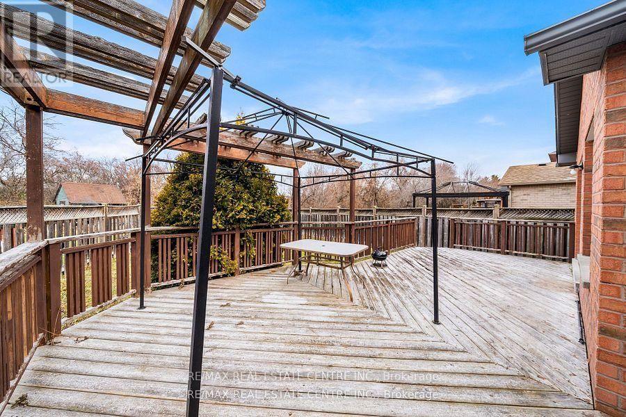 49 HOLLOWGROVE BOULEVARD Image 39