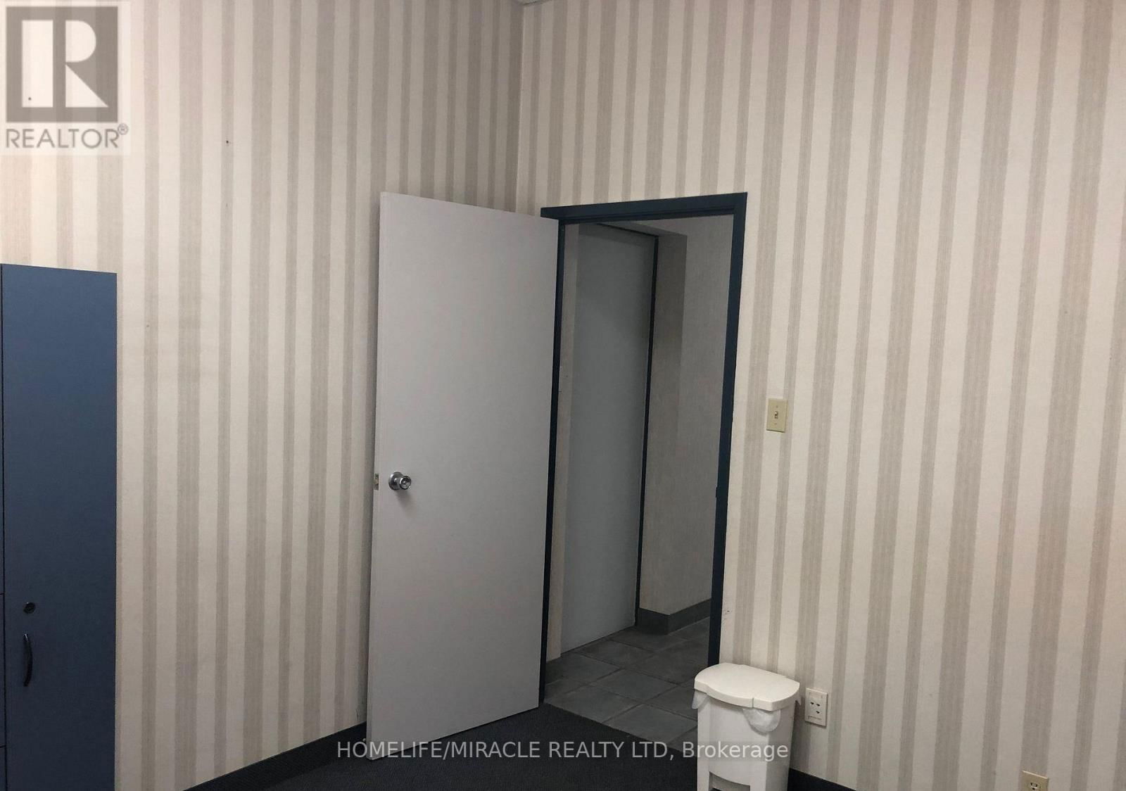 12 - 975 MIDWAY BOULEVARD Image 13