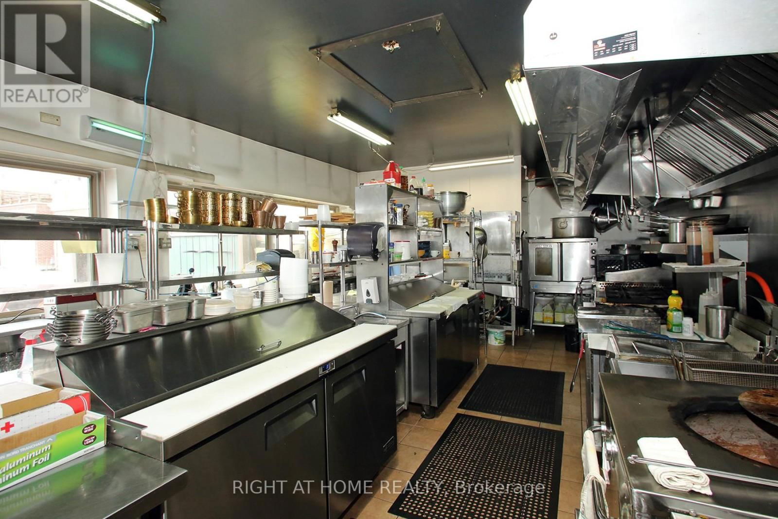 1370 ST CLAIR AVENUE WEST Image 16