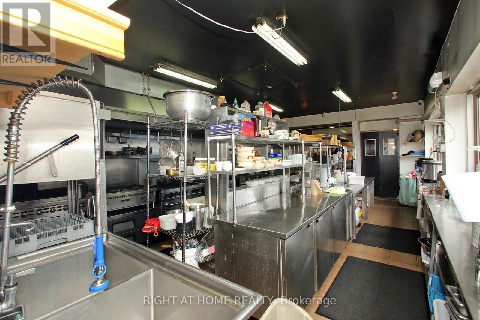 1370 ST CLAIR AVENUE WEST Image 17