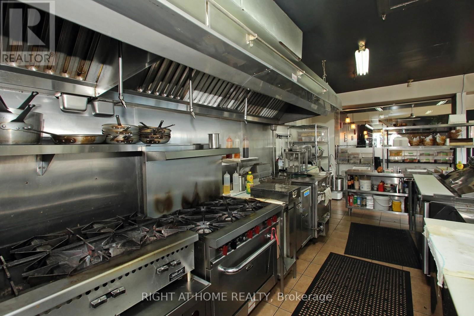1370 ST CLAIR AVENUE WEST Image 19