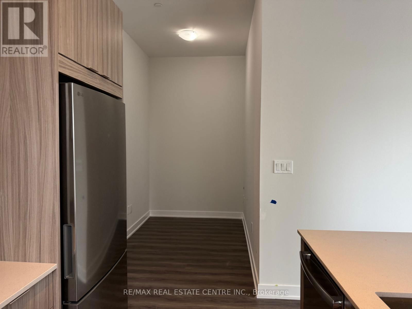 519 - 430 SQUARE ONE DRIVE Image 12