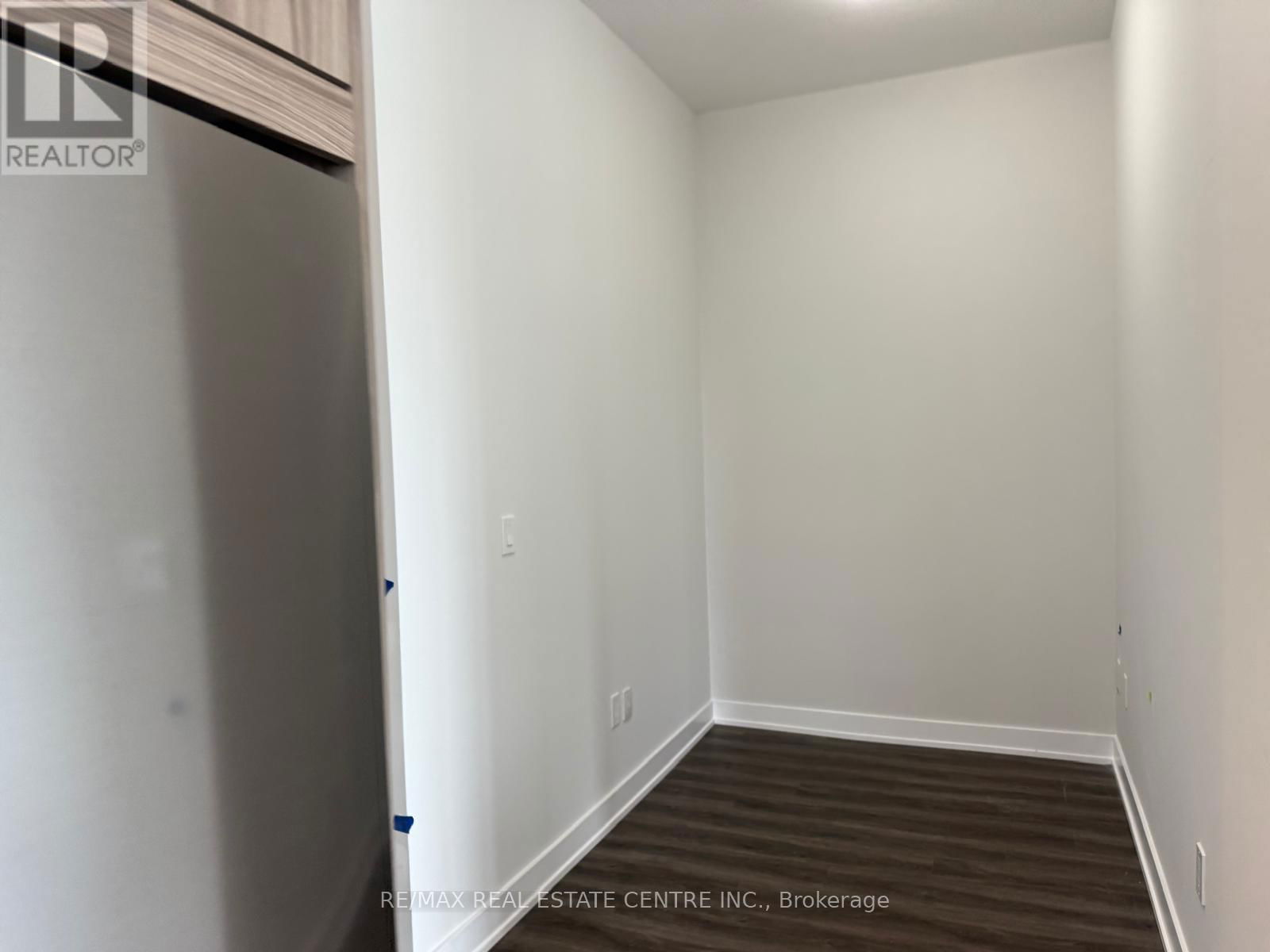 519 - 430 SQUARE ONE DRIVE Image 15