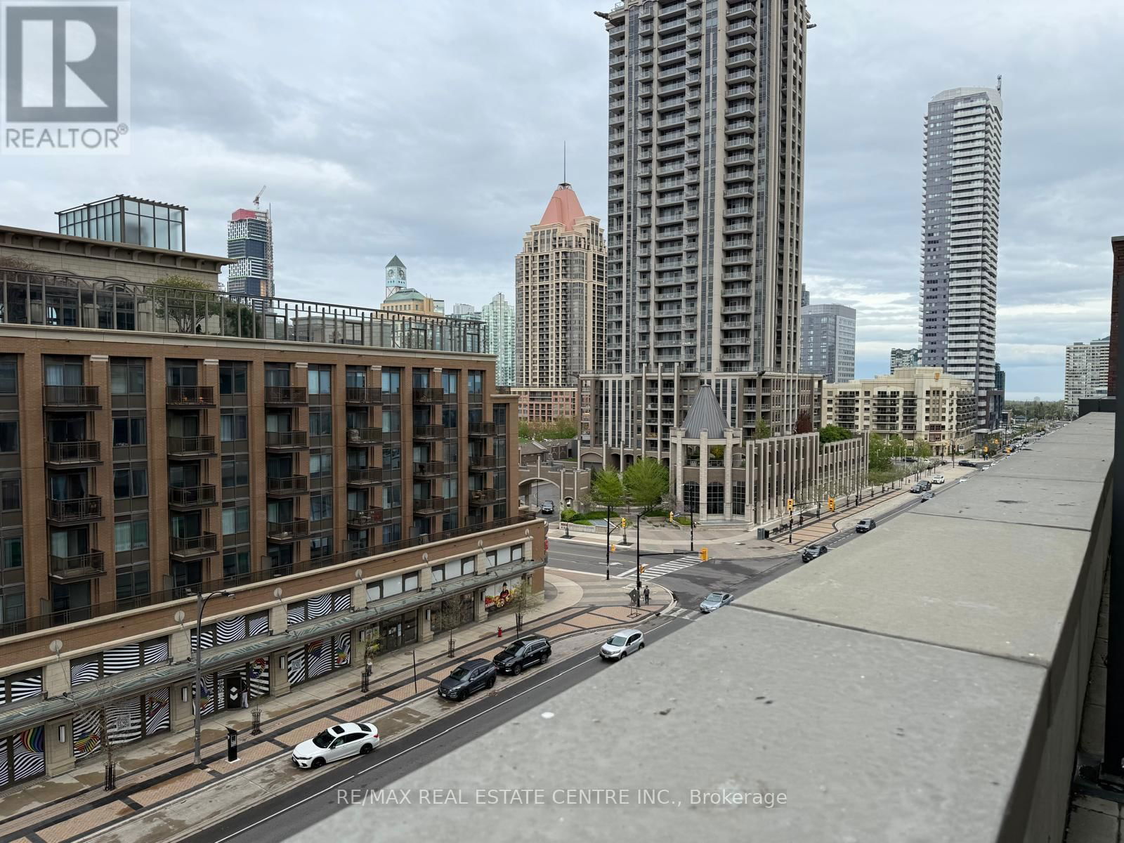 519 - 430 SQUARE ONE DRIVE Image 17