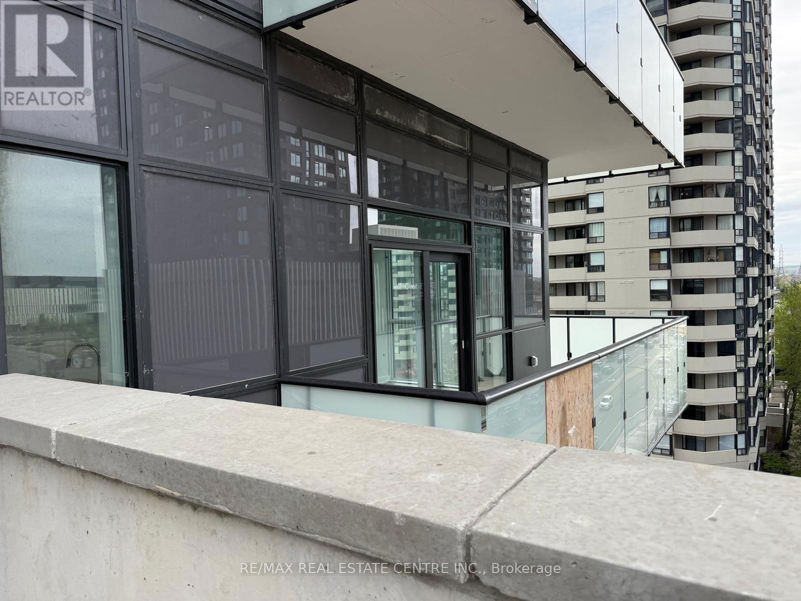 519 - 430 SQUARE ONE DRIVE Image 18