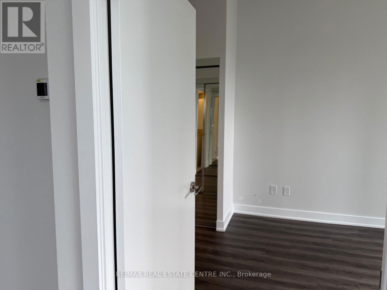 519 - 430 SQUARE ONE DRIVE Image 30
