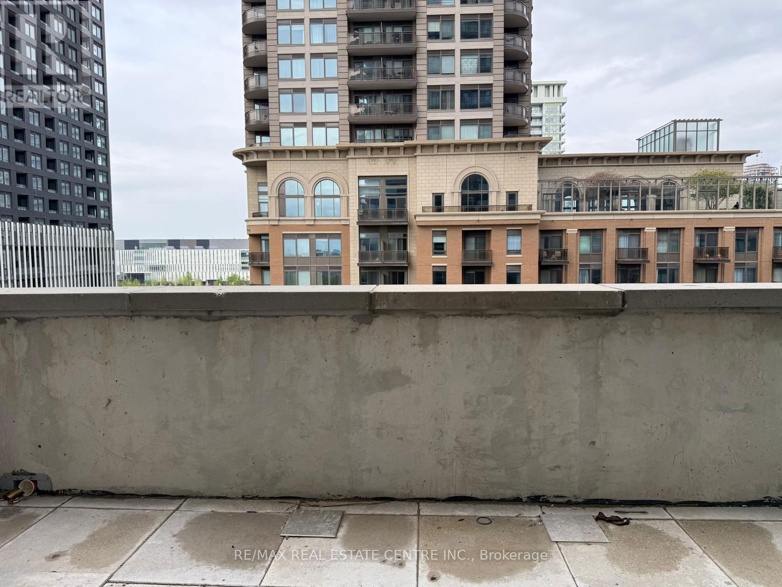 519 - 430 SQUARE ONE DRIVE Image 36