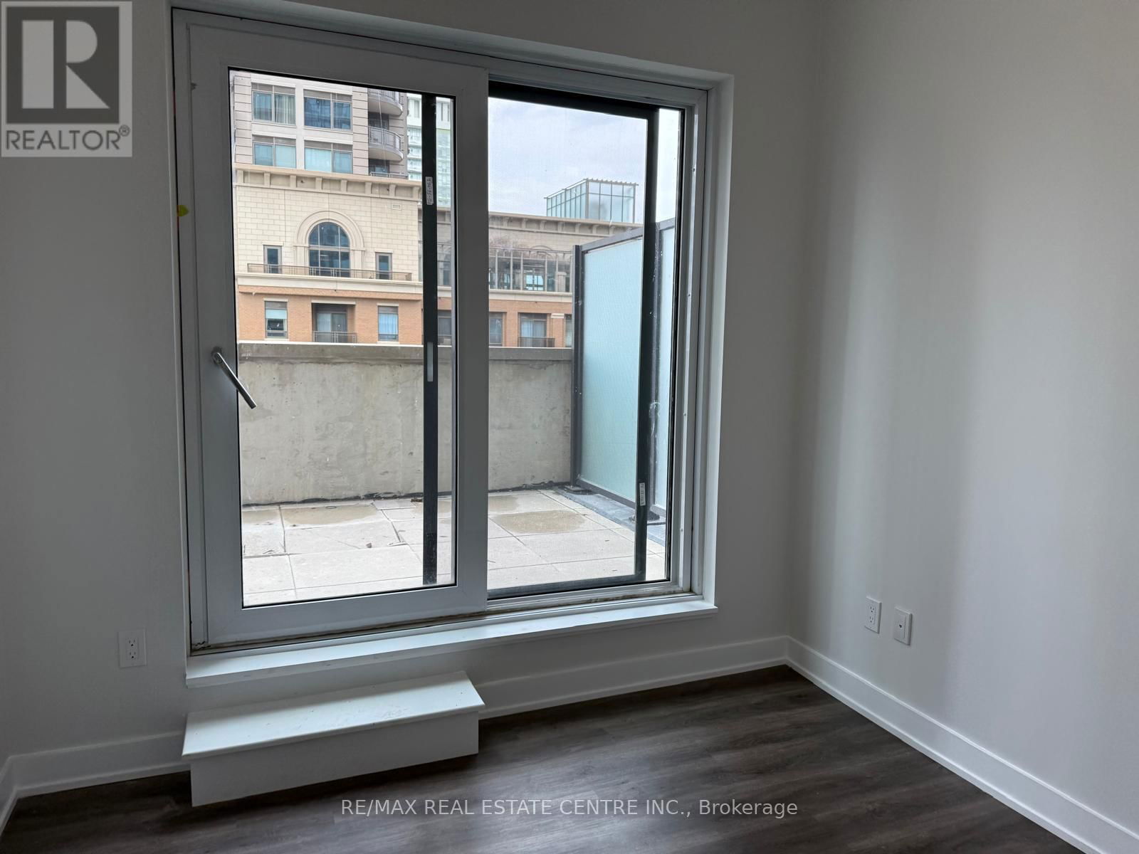 519 - 430 SQUARE ONE DRIVE Image 38