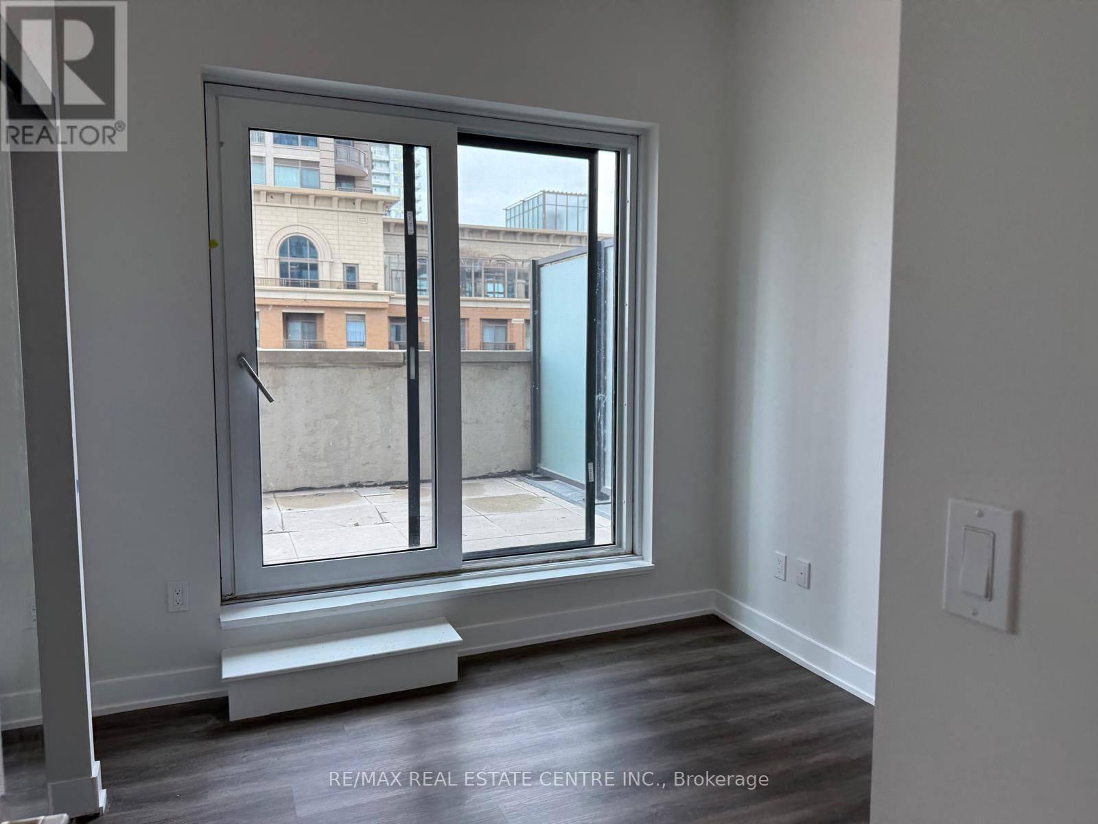 519 - 430 SQUARE ONE DRIVE Image 39