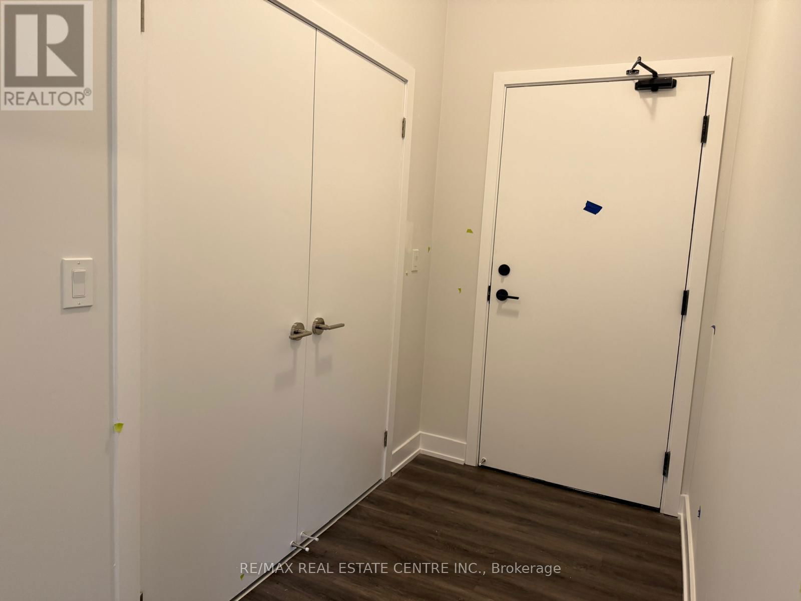 519 - 430 SQUARE ONE DRIVE Image 4