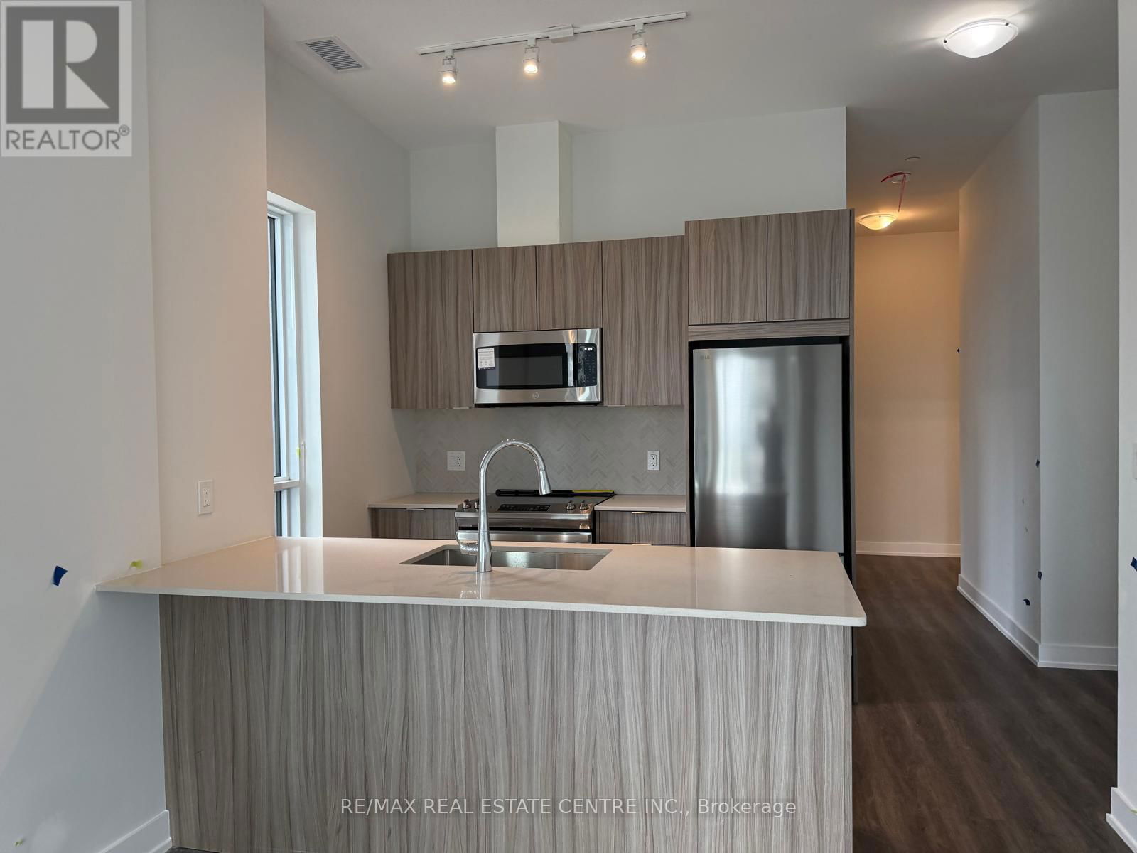 519 - 430 SQUARE ONE DRIVE Image 6
