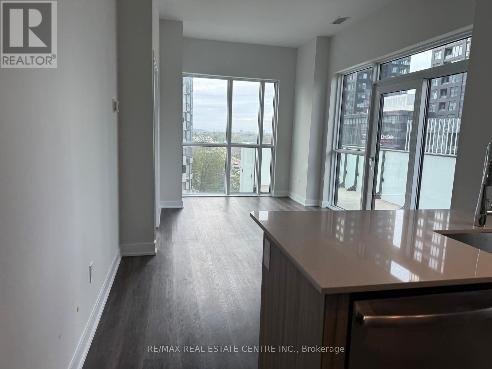 519 - 430 SQUARE ONE DRIVE Image 7