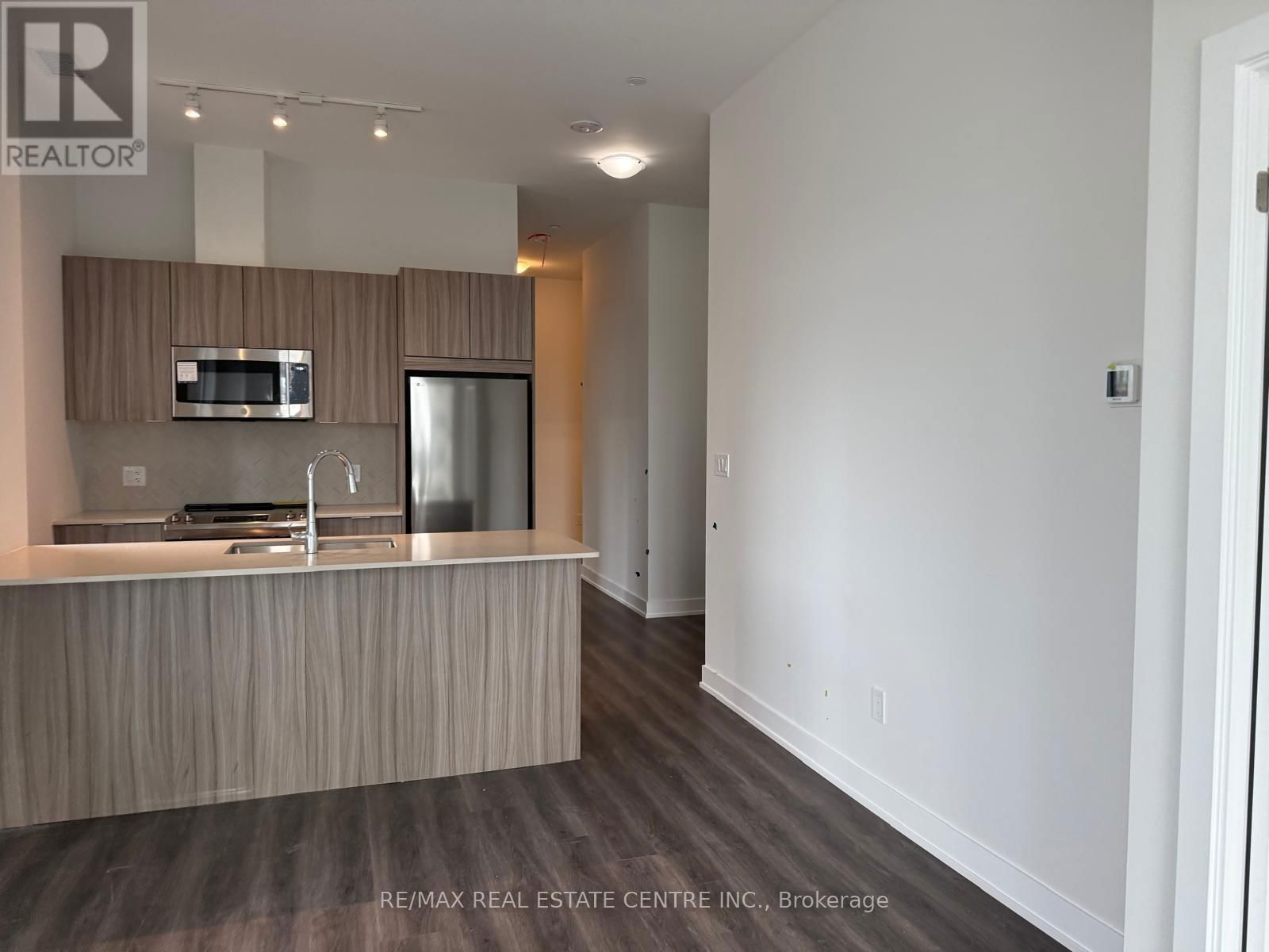 519 - 430 SQUARE ONE DRIVE Image 8