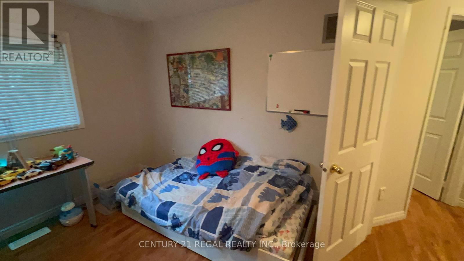 3364 FENWICK CRESCENT Image 18