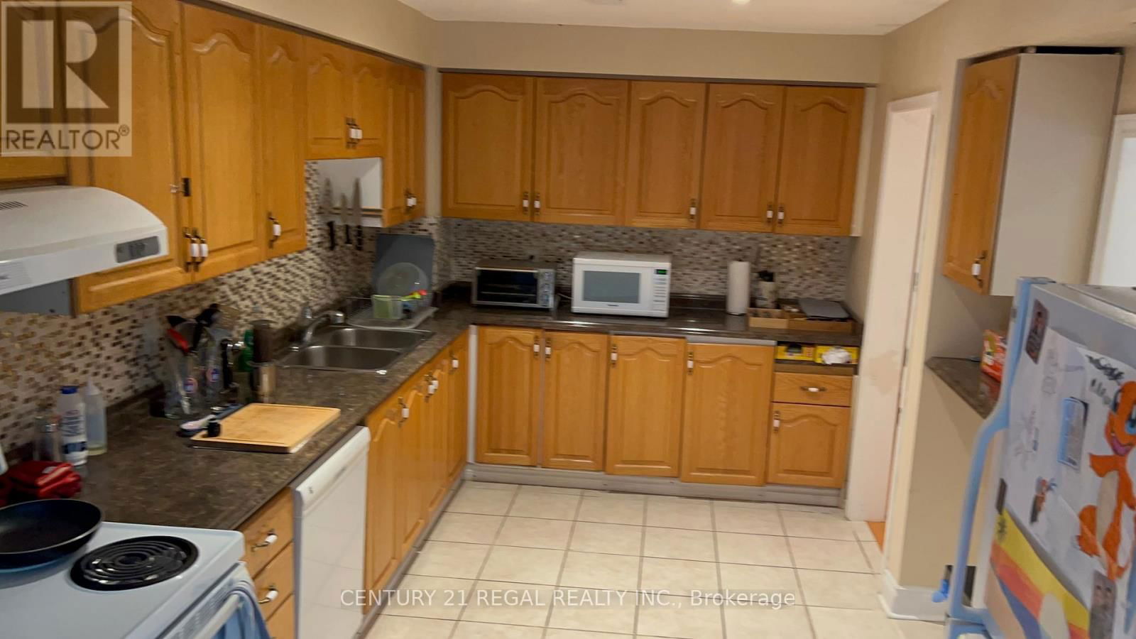 3364 FENWICK CRESCENT Image 6