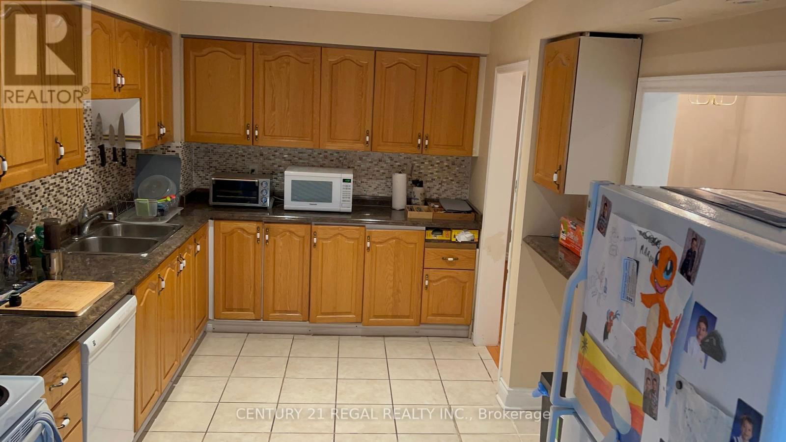 3364 FENWICK CRESCENT Image 7