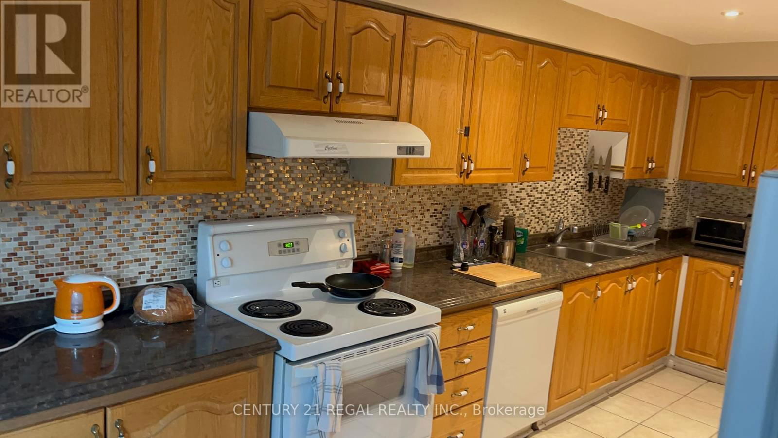 3364 FENWICK CRESCENT Image 8