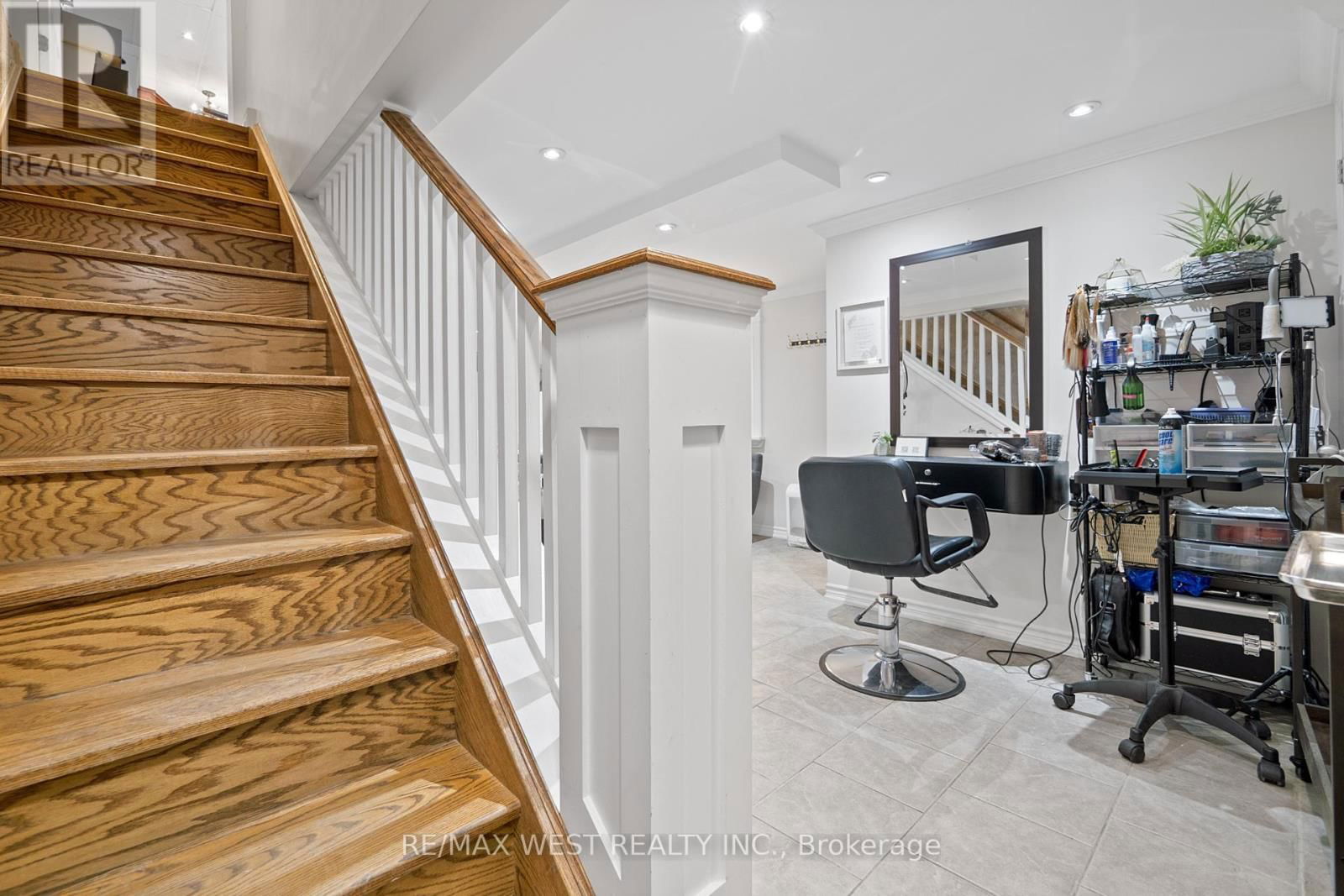 578 MARLEE AVENUE Image 14
