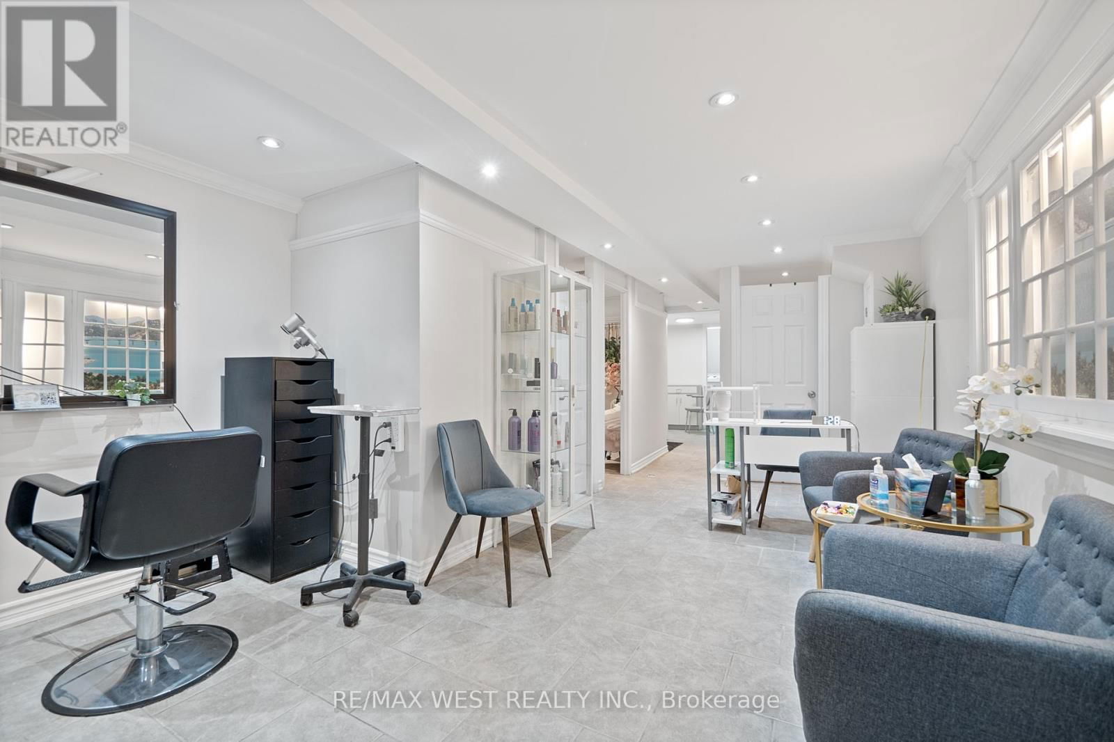 578 MARLEE AVENUE Image 18