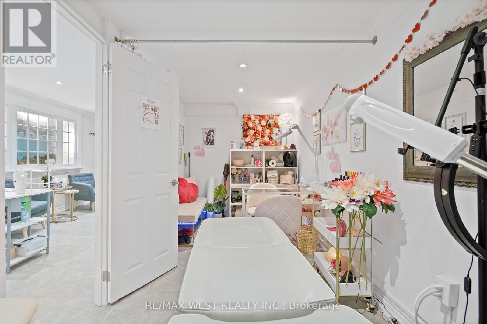 578 MARLEE AVENUE Image 22