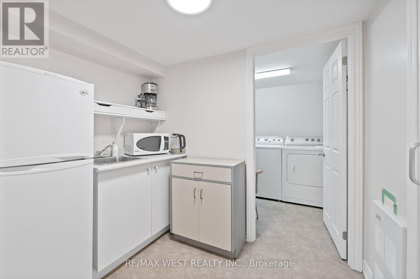 578 MARLEE AVENUE Image 23