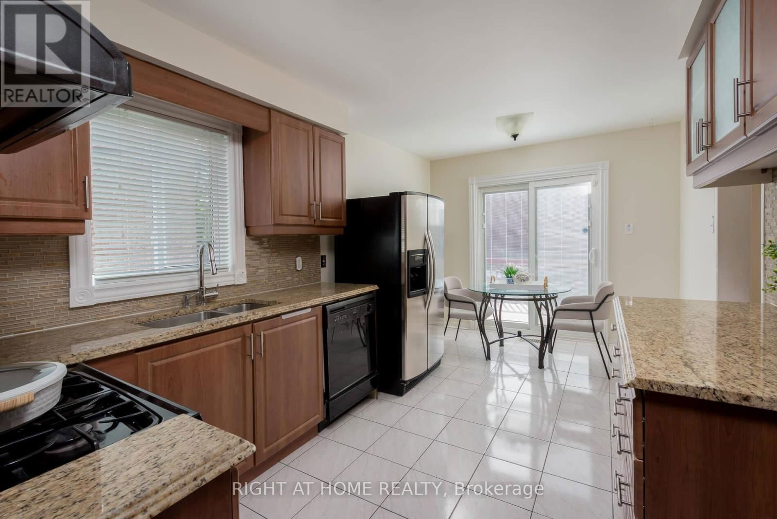 1532 ROSEWAY DRIVE Image 13