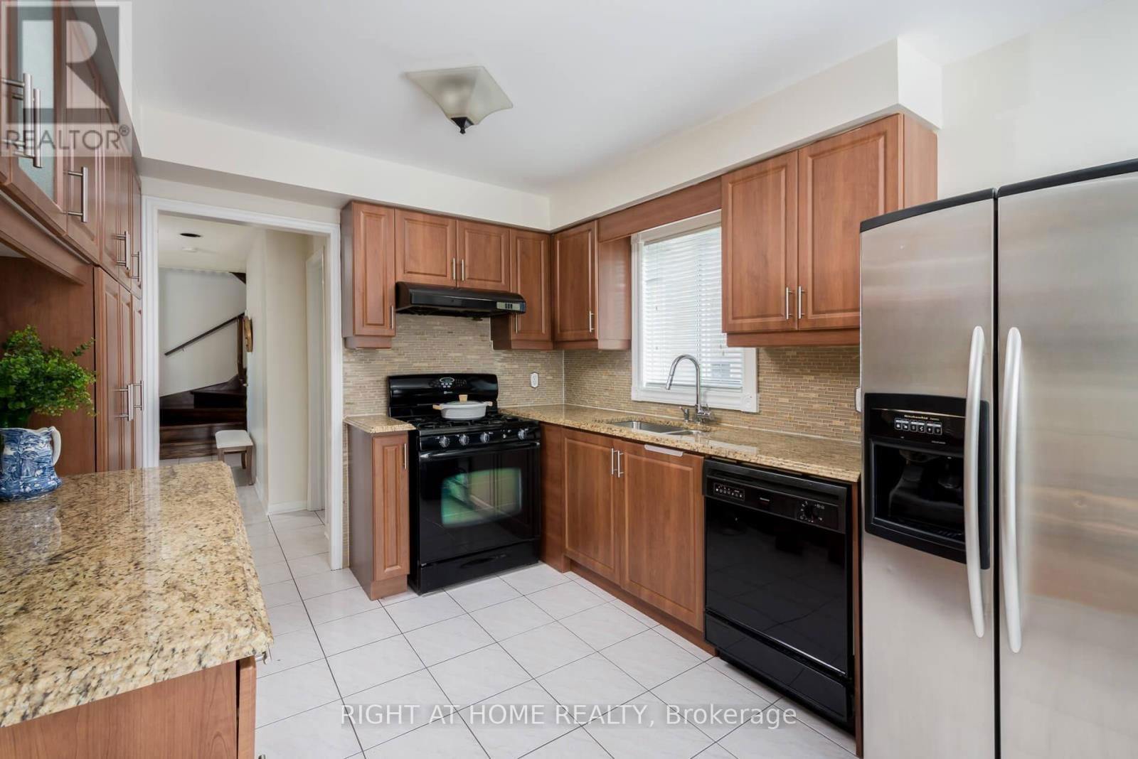 1532 ROSEWAY DRIVE Image 14