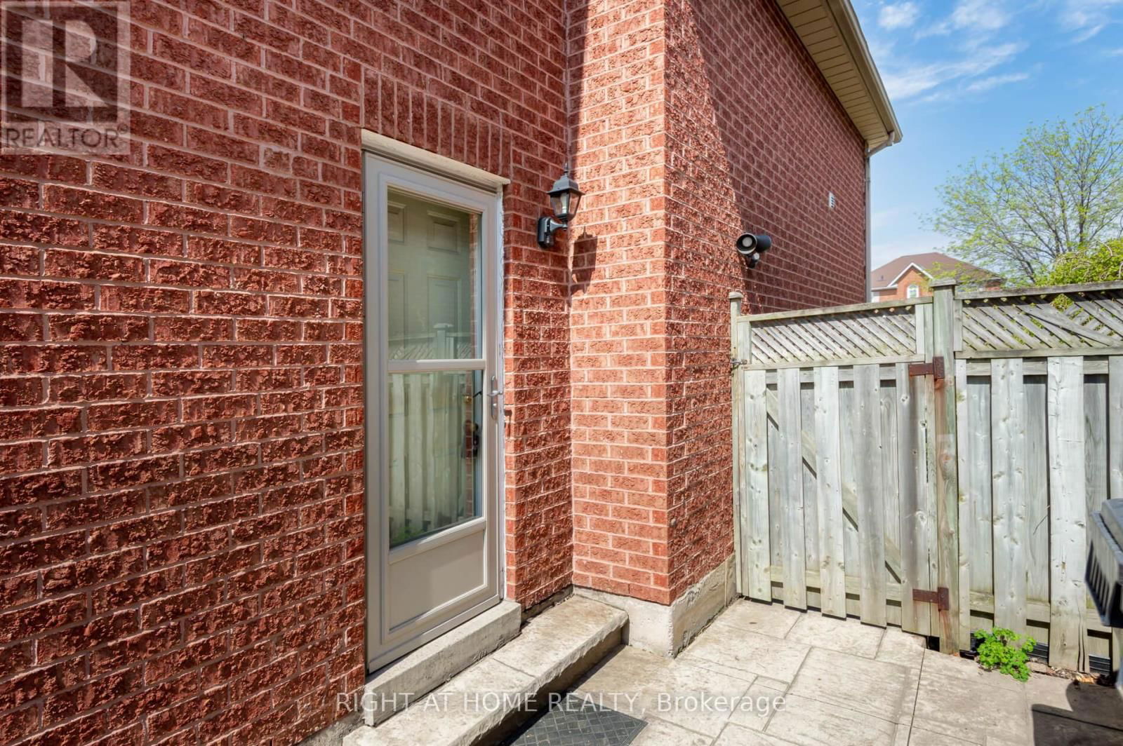 1532 ROSEWAY DRIVE Image 25