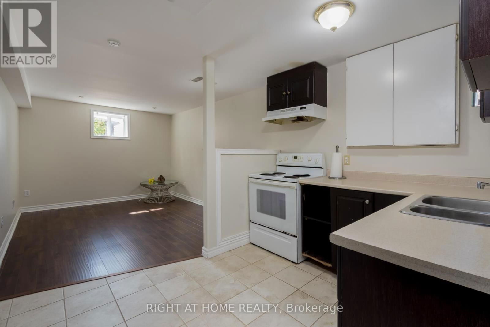 1532 ROSEWAY DRIVE Image 26