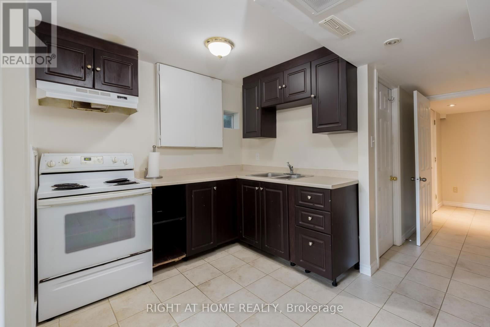 1532 ROSEWAY DRIVE Image 29