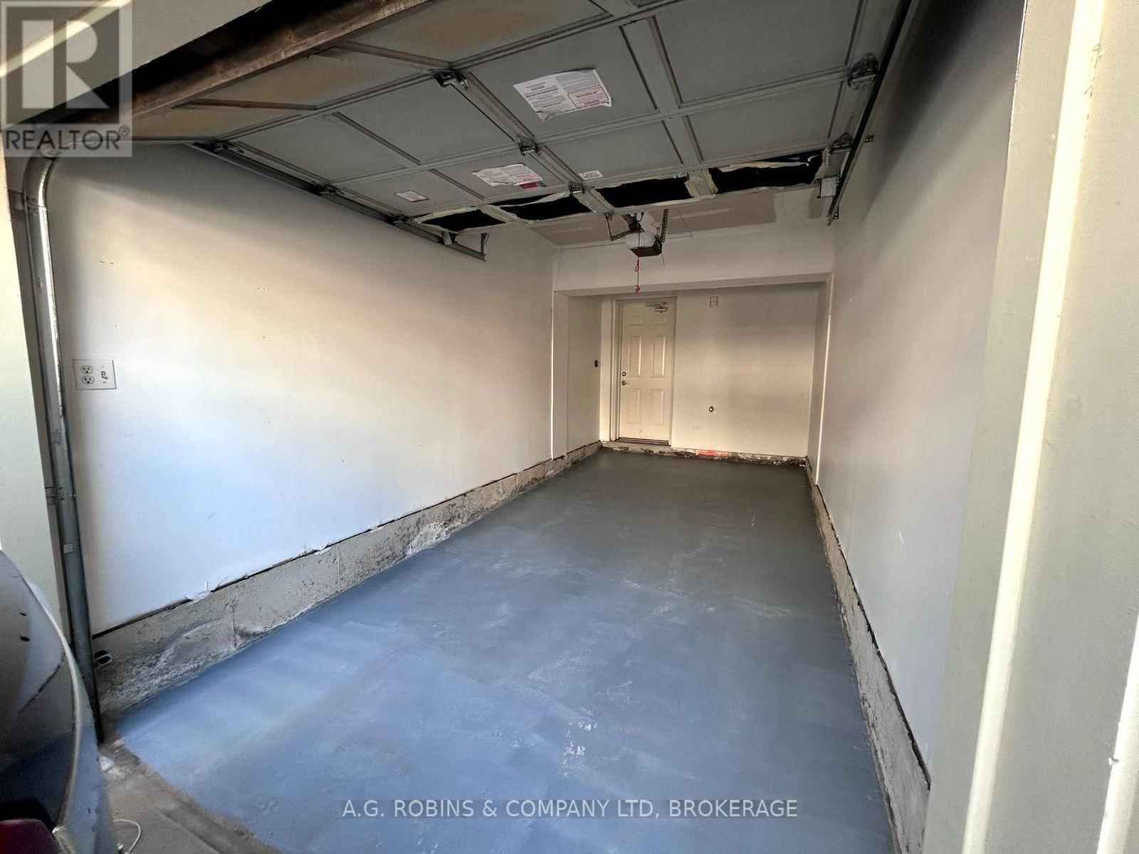 4 - 595 DUNDAS STREET WEST Image 34