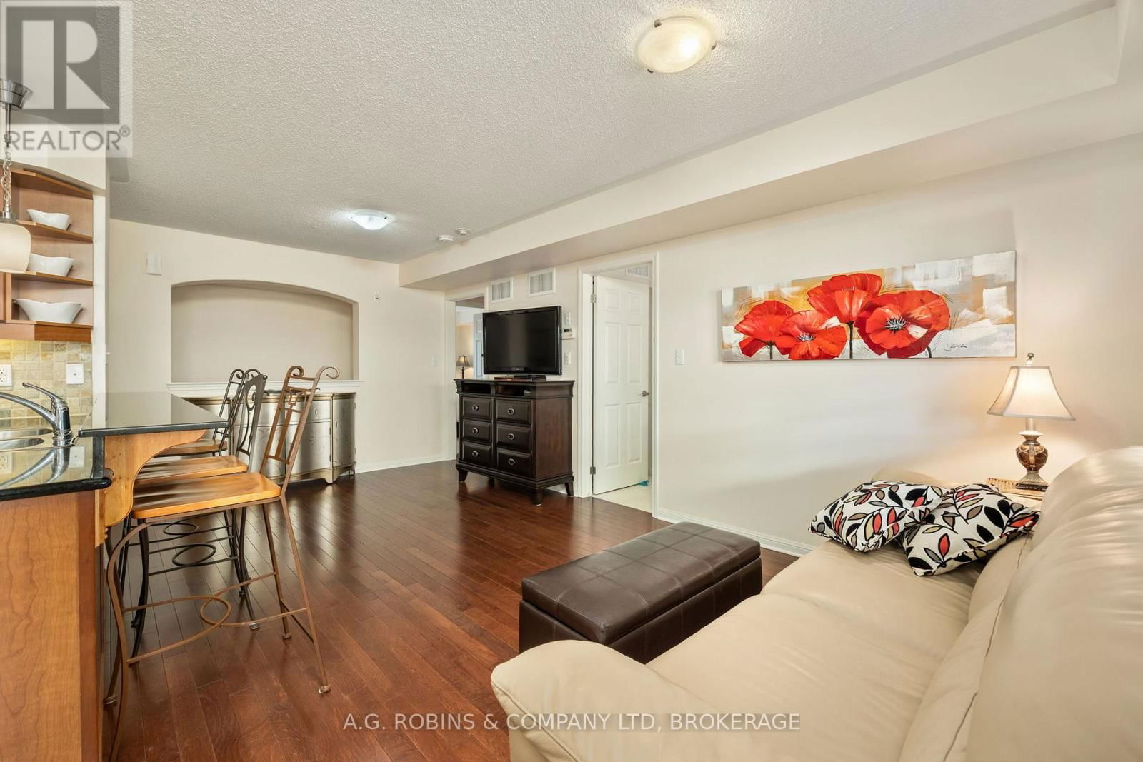 4 - 595 DUNDAS STREET WEST Image 9
