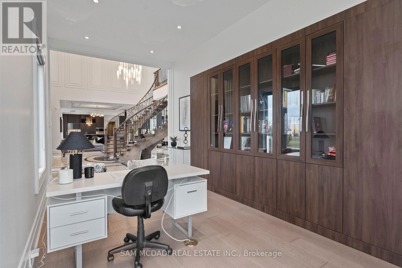 4 SAINT LUKES COURT Image 18