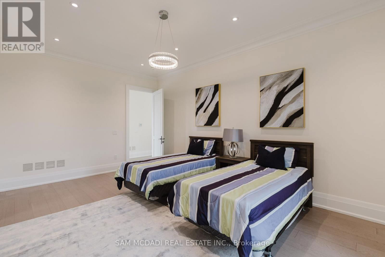 4 SAINT LUKES COURT Image 27