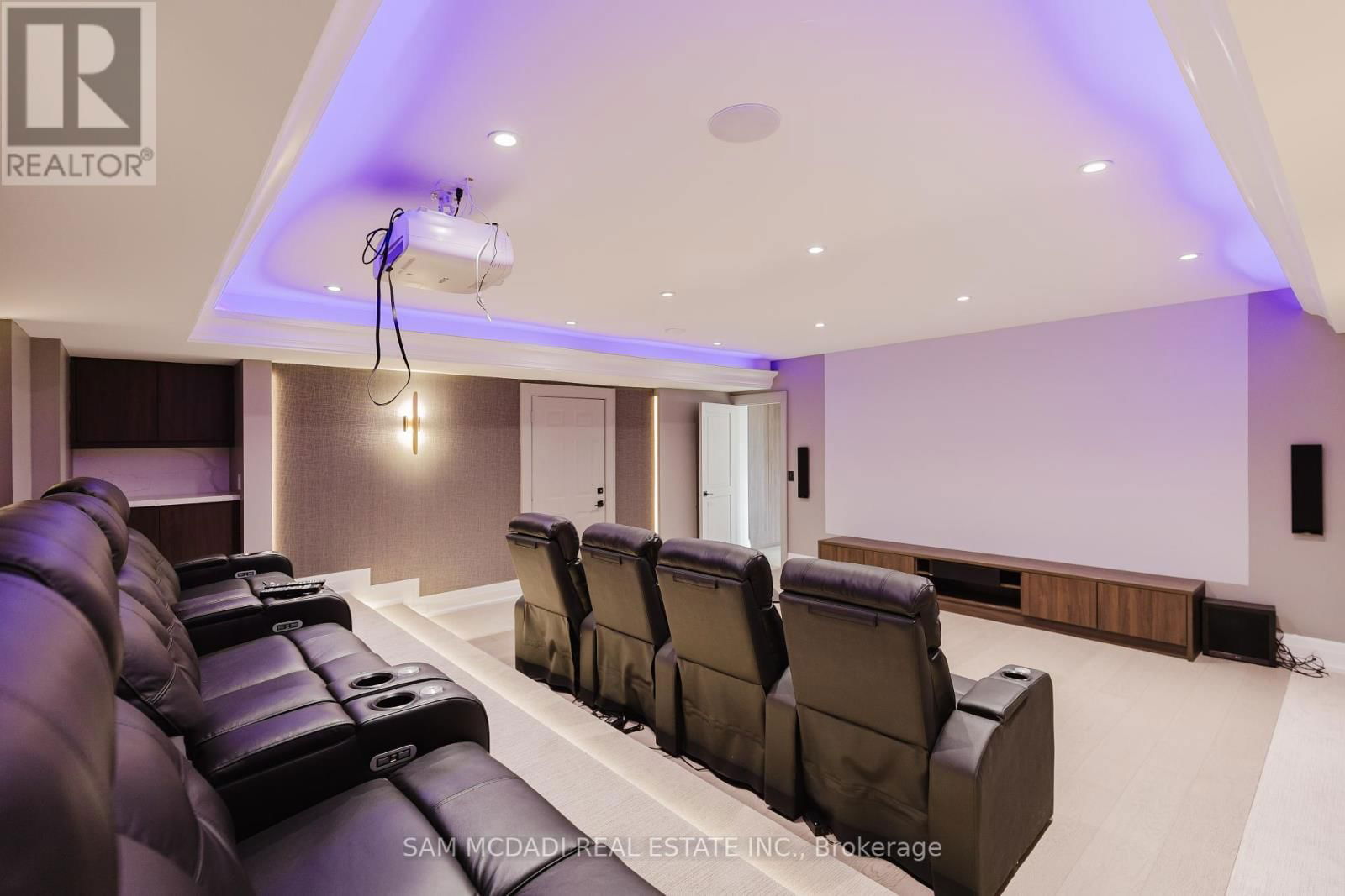 4 SAINT LUKES COURT Image 38