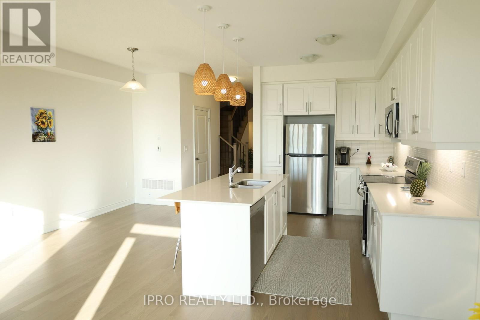 102 BERMONDSEY WAY Image 13