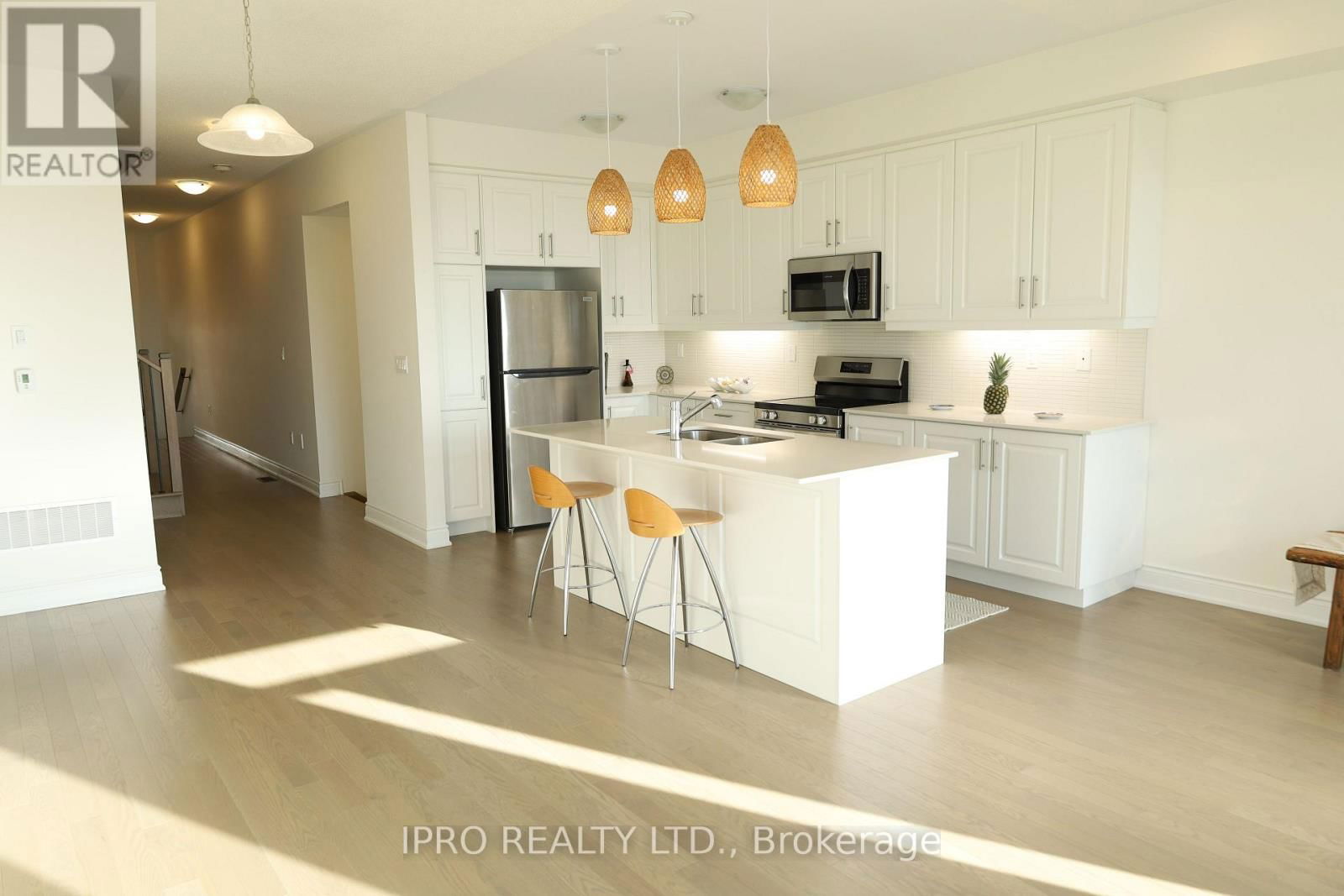 102 BERMONDSEY WAY Image 16
