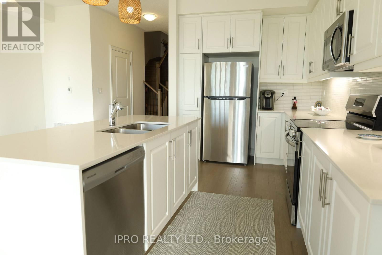 102 BERMONDSEY WAY Image 17