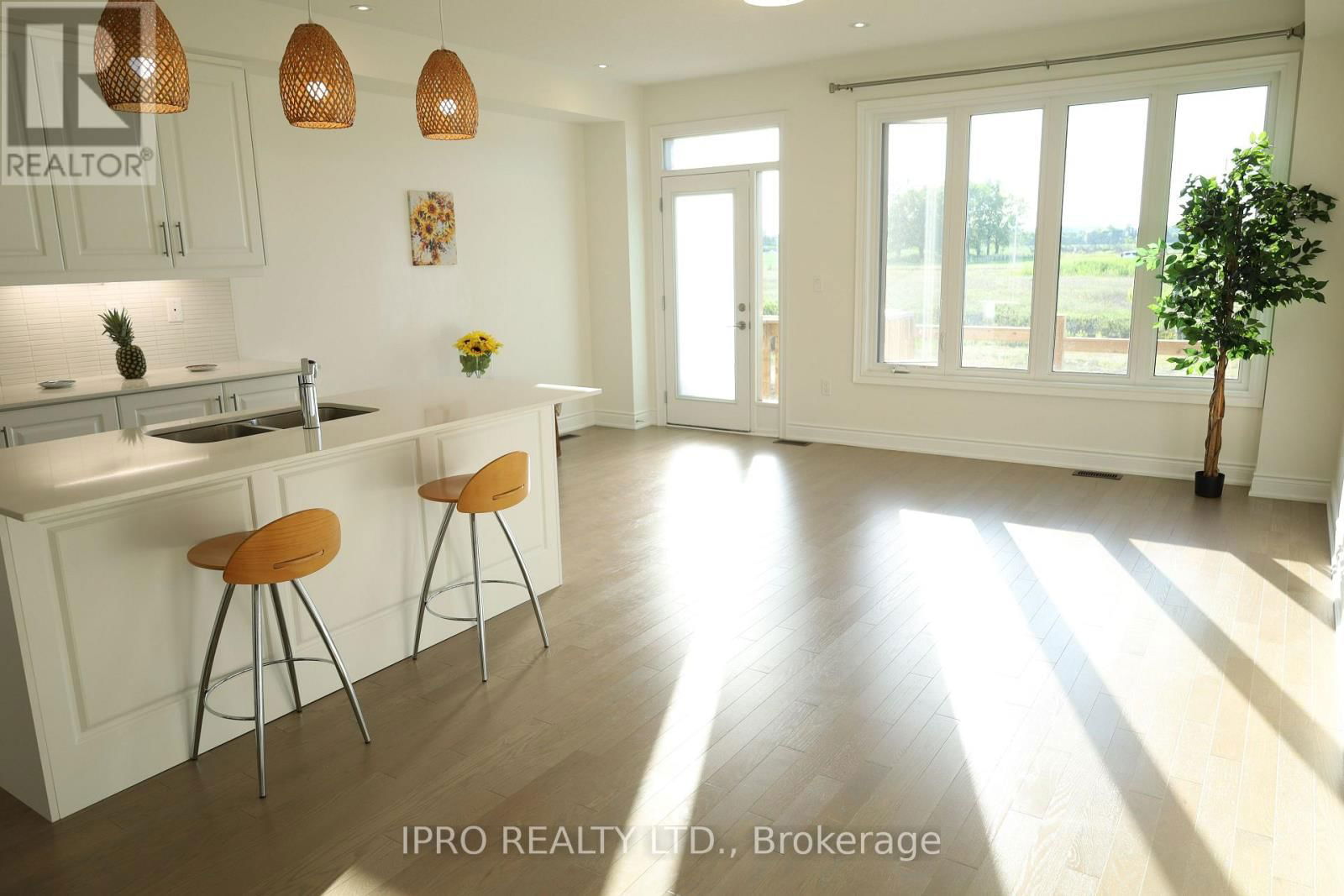 102 BERMONDSEY WAY Image 21