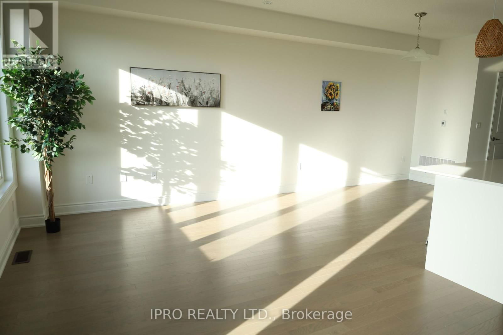 102 BERMONDSEY WAY Image 23