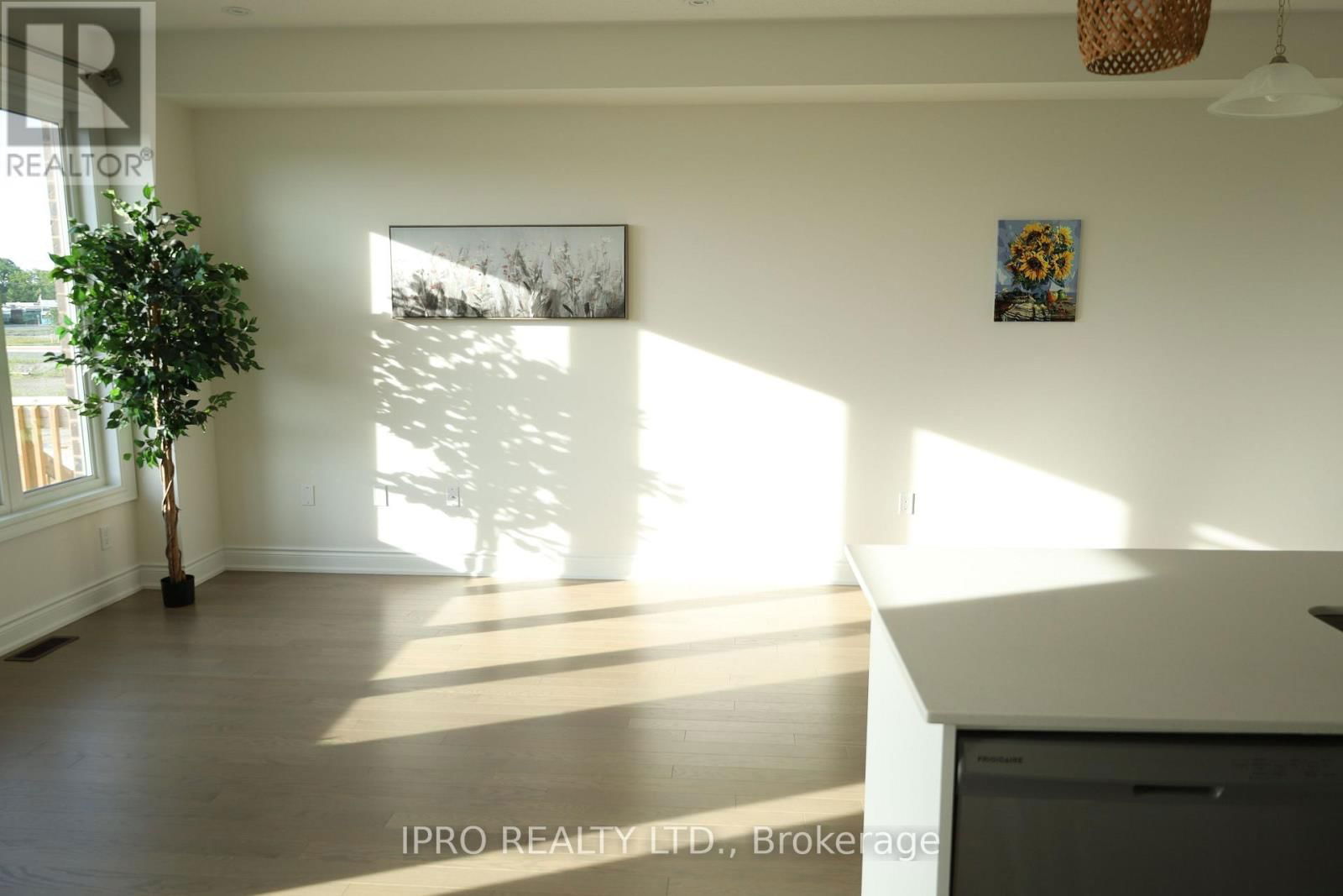 102 BERMONDSEY WAY Image 24