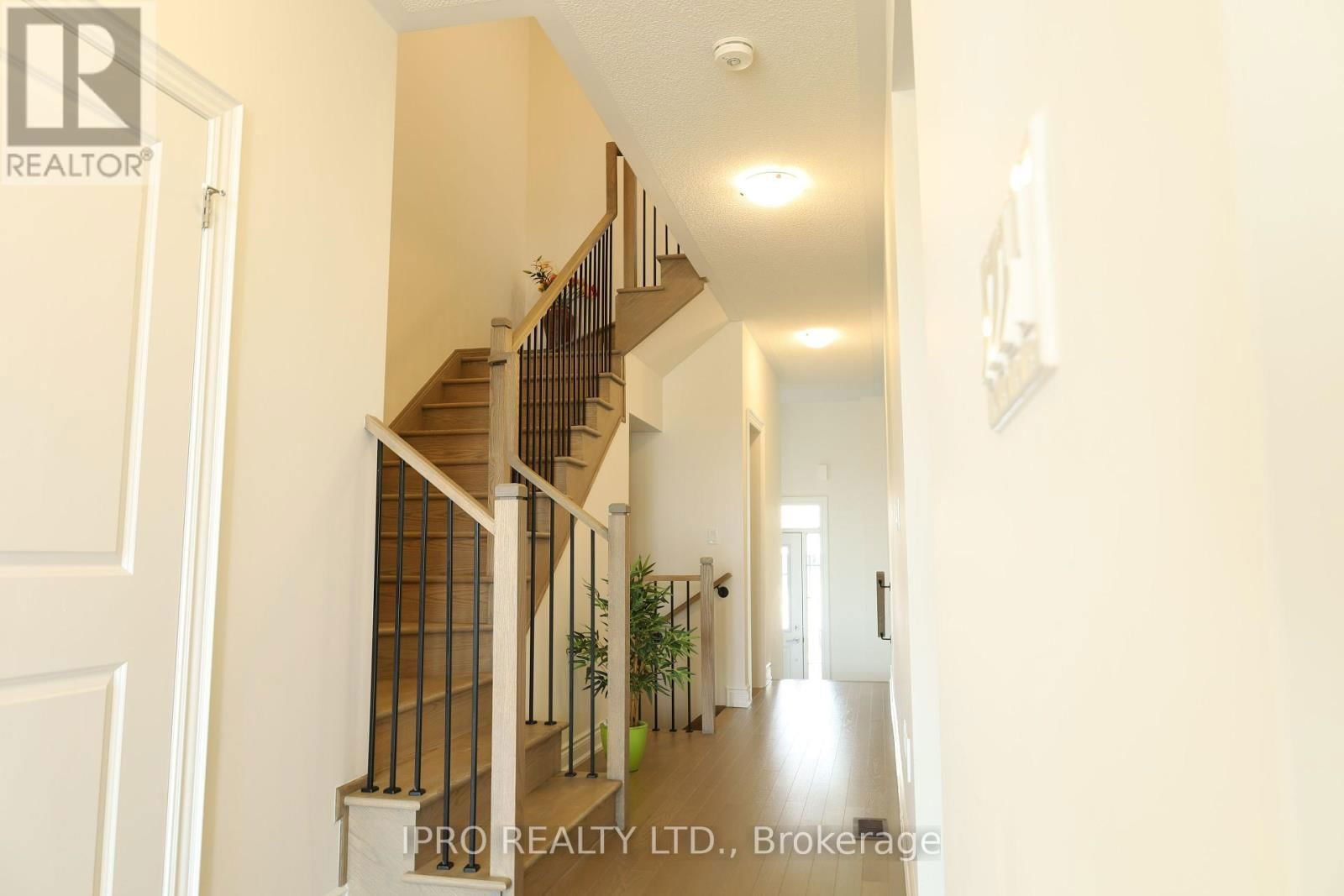 102 BERMONDSEY WAY Image 28