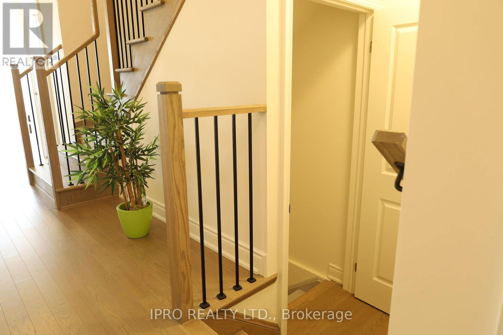 102 BERMONDSEY WAY Image 45
